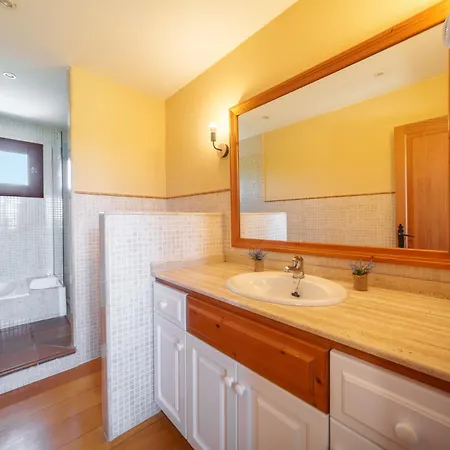 Patriarca, For 8 With Pool, Garden And Mountain Views Vakantiehuis